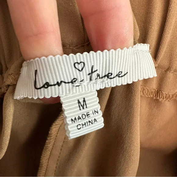 Love Tree Womens High Waisted Camel Button Detail w/ Pockets Shorts Size Medium - Picture 4 of 9